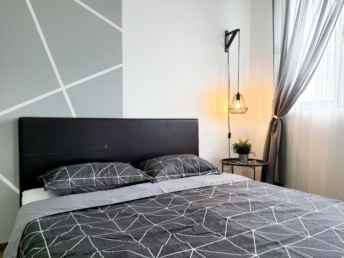 Residensi Flora Apartment Seri Kembangan Ngoại thất bức ảnh