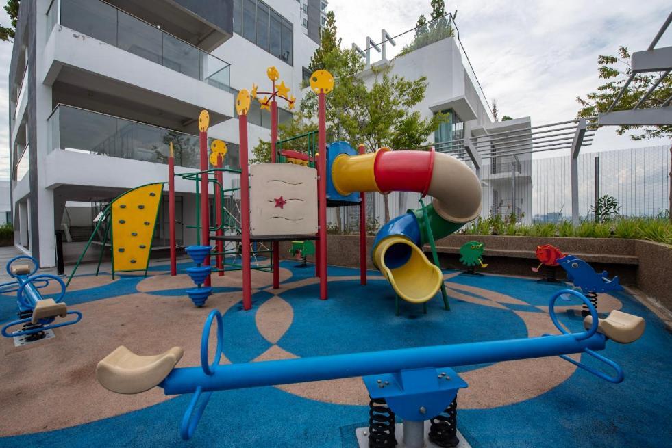Residensi Flora Apartment Seri Kembangan Ngoại thất bức ảnh