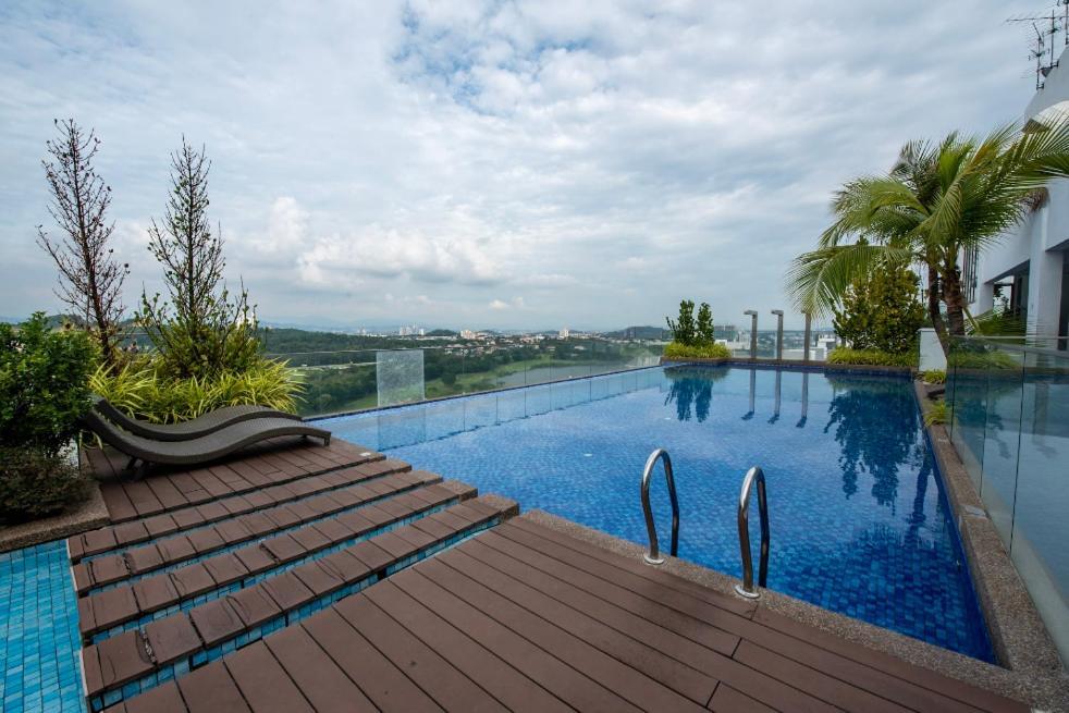 Residensi Flora Apartment Seri Kembangan Ngoại thất bức ảnh